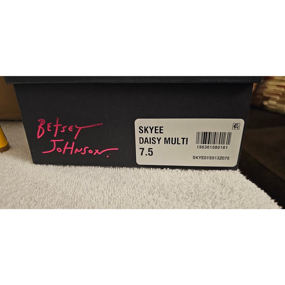 Betsey Johnson Skyee Daisy Slide Sandals New in Box Size 7.5 Heels - Picture 8 of 11